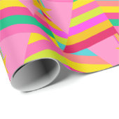 Kleurrijke gestreepte kerstbomen op roze cadeaupapier (Rol Hoek)