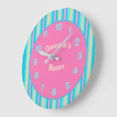 Kleurrijke gestreepte klok met grote cijfers kinde (Hoek)