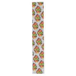 Kleurrijke gestripte tomaten op de weerstabel lange tafelloper