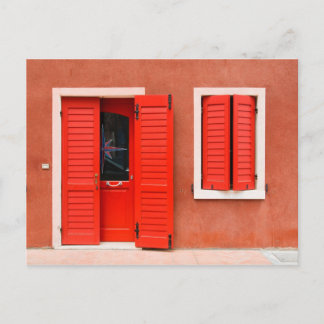 Kleurrijke gevel van het huis, Caorle, Italië Briefkaart