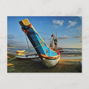 Kleurrijke Gevist boot door de oceaan Briefkaart