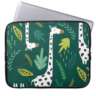 Kleurrijke Giraffes: Decoratief dierenpatroon. Laptop Sleeve