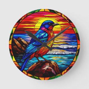 Kleurrijke glas-in-lood afbeelding van een vogel ronde klok