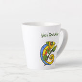 Kleurrijke glimlach hagedis Holding Twig Leaf Latte Mok (Rechterhoek)