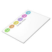 Kleurrijke glimlach-vlakken op maat notitieblok (Schuin)