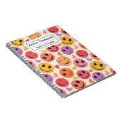 Kleurrijke glimlachende gelukkige gezichten met ha notitieboek (Rechterzijde)