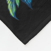 Kleurrijke gnoom omgeven door levendige bloemen fleece deken (Hoek)