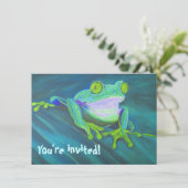 Kleurrijke grappige kikkerkkkikkers verjaardag Inv Kaart (Staand voorkant)