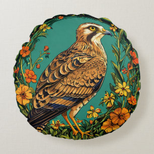 Kleurrijke grauwe kiekendief vogel rond kussen