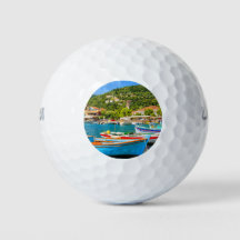 Kleurrijke Griekse vissersboten in de haven van Ki