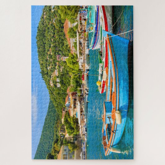 Kleurrijke Griekse vissersboten in de haven van Ki Legpuzzel (Verticaal)