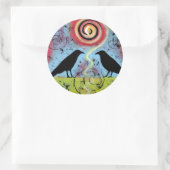 Kleurrijke, griesachtige twee ravens zittende stic ronde sticker (Tas)