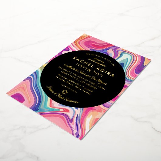 Kleurrijke Groovy Roze Paarse Marmerling Bat Mitsw Folie Uitnodiging (Gedraaid)