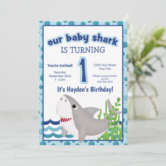 Kleurrijke haai 1e verjaardag kaart (Staand voorkant)