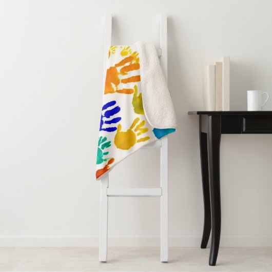 Kleurrijke HandPrint Sherpa Deken (In situ)