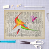 Kleurrijke handvogels op de  woordenboekpagina tissuepapier (Craft)