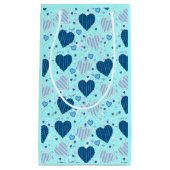 Kleurrijke harten met strepen klein cadeauzakje (Voorkant)