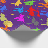 Kleurrijke heks in de vlucht. Halloween Pattern Cadeaupapier (Hoek)