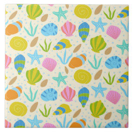 Kleurrijke heldere schelpen en zeester kust- tegeltje