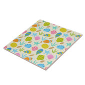 Kleurrijke heldere schelpen en zeesterren kust tegeltje (Zijkant)