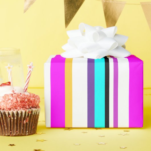 Kleurrijke heldere strepen geometrisch cadeaupapier (Verjaardagsfeest)