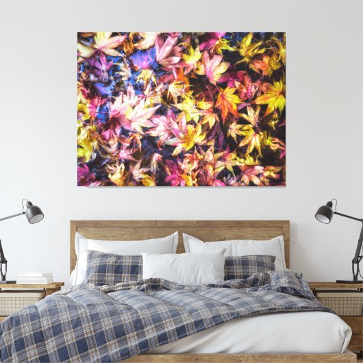 Kleurrijke Herfst Maple Bladeren In Water Canvas Afdruk (Insitu (Slaapkamer))