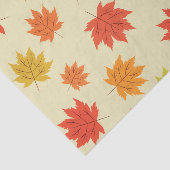 Kleurrijke Herfst Maple Bladeren op Light Cream Tissuepapier (Detail)