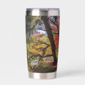 Kleurrijke herfstbladeren en bomen landschap geïsoleerde drinkbeker (Voorkant)