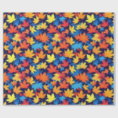 Kleurrijke herfstbladeren op donkerblauwe achtergr cadeaupapier (Vlak)