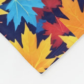 Kleurrijke herfstbladeren op donkerblauwe achtergr fleece deken (Hoek)