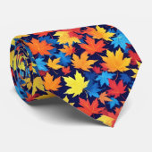 Kleurrijke herfstbladeren op donkerblauwe achtergr stropdas (Opgerold)
