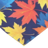 Kleurrijke herfstbladeren op donkerblauwe achtergr tafelkleed (Gekanteld)