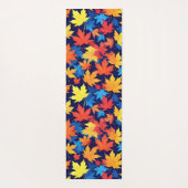 Kleurrijke herfstbladeren op donkerblauwe achtergr yogamat (Achterkant)