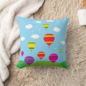 Kleurrijke heteluchtballonnen die opstijgen kussen (Deken)