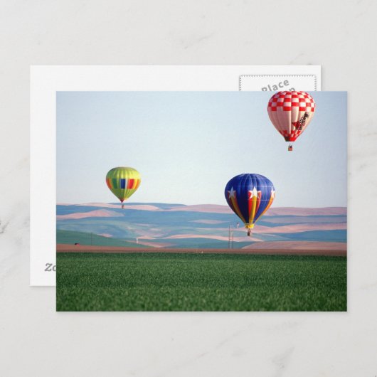 Kleurrijke heteluchtballonnen drijven over tarwe briefkaart (Voorkant / Achterkant)