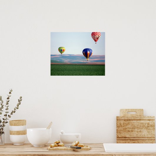 Kleurrijke heteluchtballonnen drijven over tarwe poster (Keuken)