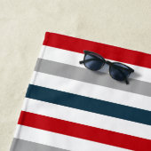 Kleurrijke horizontale marinestrepen strandlaken (In situ)