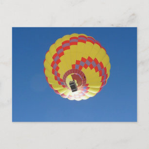 Kleurrijke hot-Air ballon in Blue Sky Briefkaart