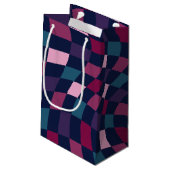 Kleurrijke Jewel Tone Warped Checkerboard Klein Cadeauzakje (Achterkant Gekanteld)