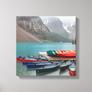 Kleurrijke kano's bij Moraine Lake Canvas Afdruk