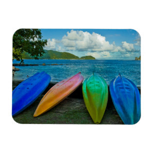 Kleurrijke kano's op het strand in Pago Pago Magneet