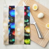 Kleurrijke kerstballen en witte lichtstrepen theedoek (Quarter Fold)