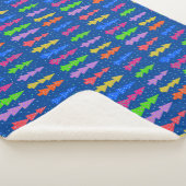 Kleurrijke kerstbomen op blauw sherpa deken (3/4)