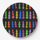 Kleurrijke kerstbomen op zwart papieren bordje (Voorkant)