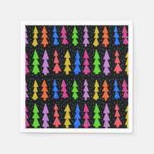 Kleurrijke kerstbomen op zwart