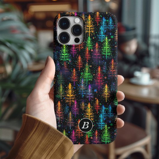 Kleurrijke kerstboom gloeit in donker bos Case-Mate iPhone case