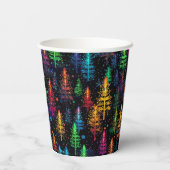 Kleurrijke kerstboom gloeit in donker bos papieren bekers (Achterkant)