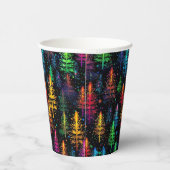 Kleurrijke kerstboom gloeit in donker bos papieren bekers (Rechts)