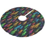 Kleurrijke kerstboom gloeit in donker bos rok (Gekanteld)