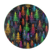 Kleurrijke kerstboom gloeit in donker bos snijplank (Voorkant)